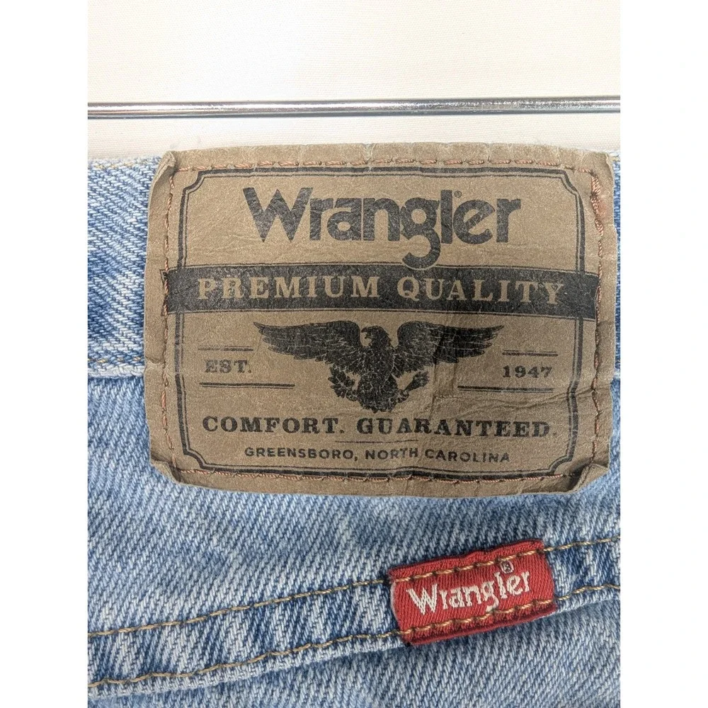 Wrangler Premium Quality Mens 33x30 Light Wash Straight Leg Cotton Jeans Blue